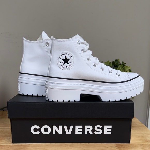 Converse Women's Chuck Taylor All Star Lugged Heel Platform Sneaker Size 8 - Picture 1 of 6